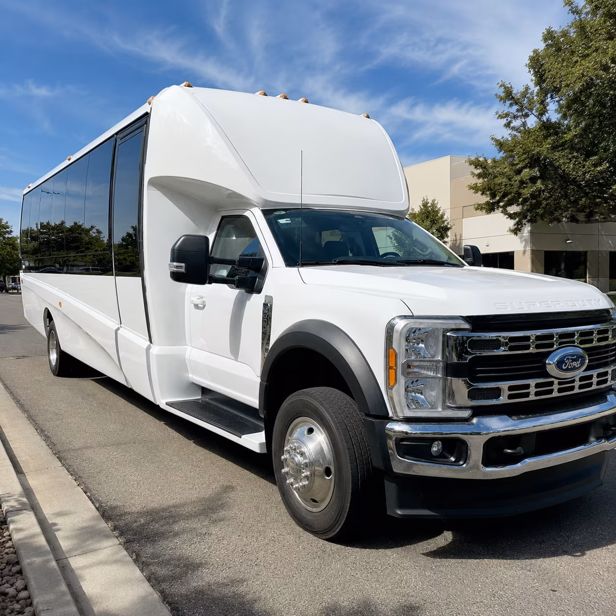 corporate shuttle buses for lynwood businesses and events