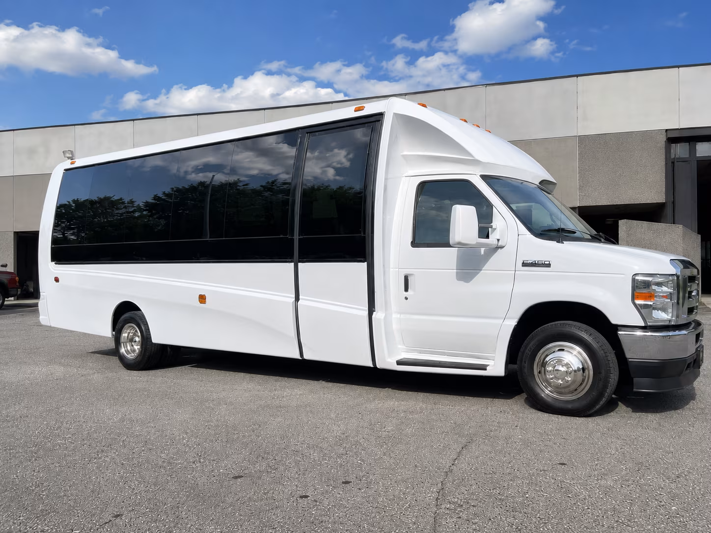 employee shuttle buses for lynwood area companies and campuses