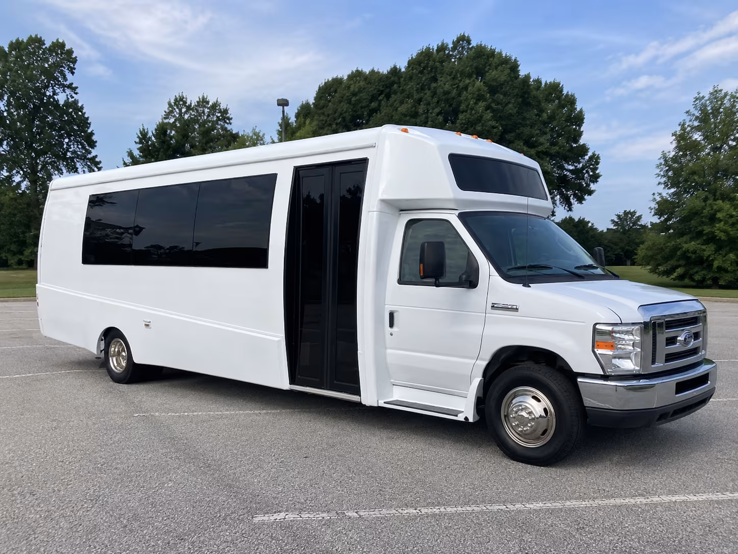 lynwood 18 passenger party bus