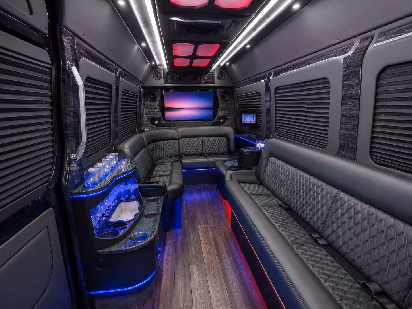 lynwood 30 passenger party bus
